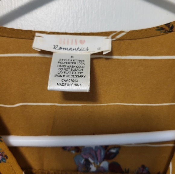 Urban Romantics front tie floral top - Picture 4 of 5